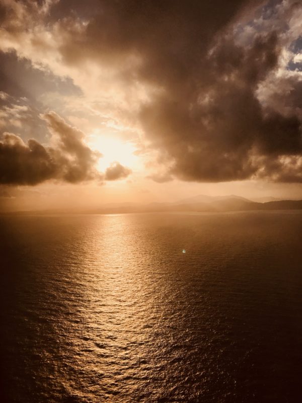 飛行機から見た夕方の石垣島